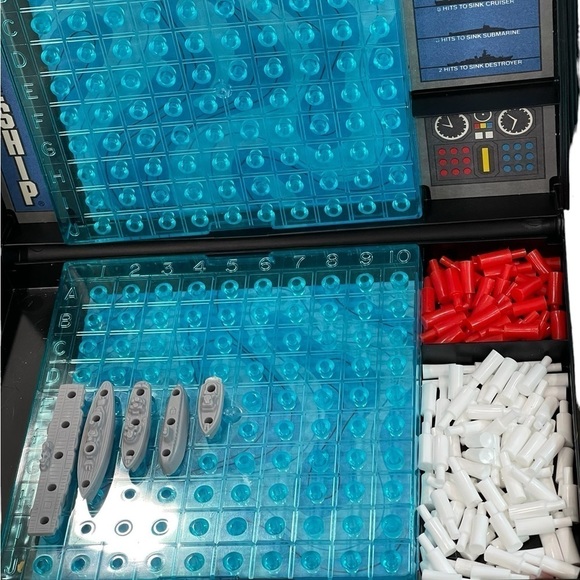 Battleship 1984 Milton Bradley Co Naval Action Game in original box - Picture 3 of 9